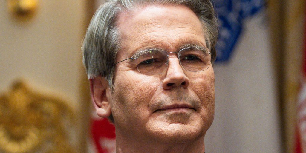 Bessent accelera la riforma normativa per stimolare la crescita economica