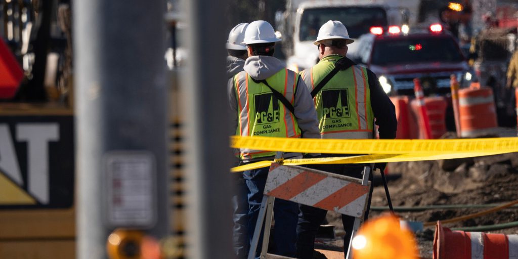 Esplosione di gas a Hayward: 6 feriti e incendio che distrugge abitazioni