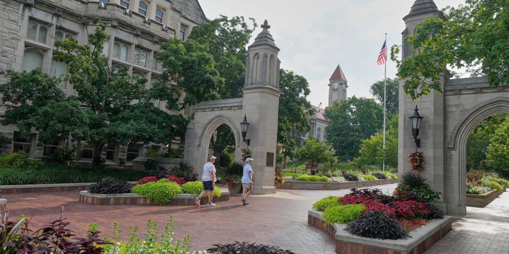 Professoressa sanzionata per lezione di suprematismo bianco torna in aula sotto sorveglianza