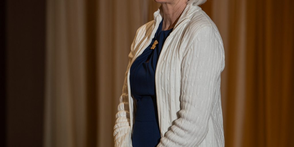 Trump offre un perdono simbolico a Tina Peters, ma non può annullare la condanna statale