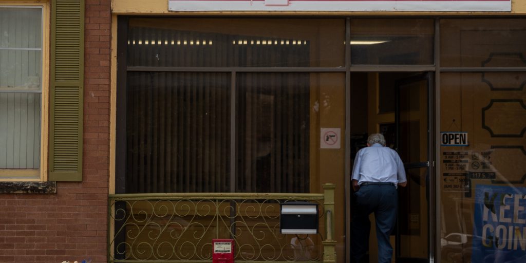 La Contea del Kansas Paga 3 Milioni di Dollari Dopo l'Irruzione della Polizia nella Sede di un Giornale: Una Questione di Libertà di Stampa