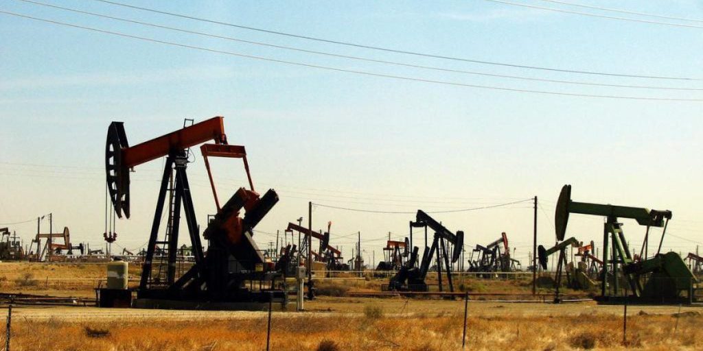 ОПЕК+ согласовала увеличение добычи нефти в ноябре, но меньше, чем ожидалось