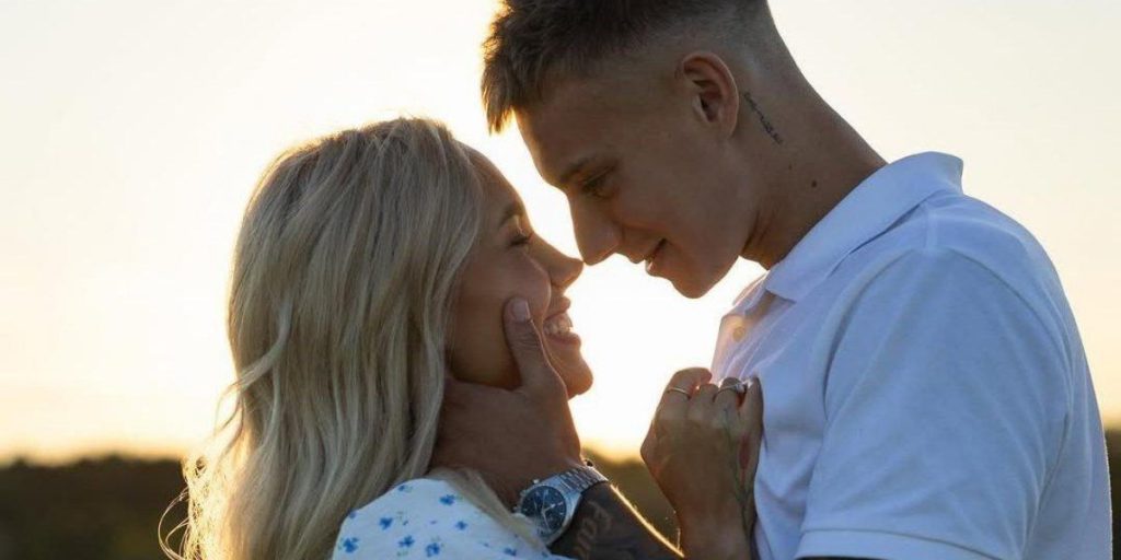 Квиткова показала новое кольцо и намекнула на тайную свадьбу с Бражко