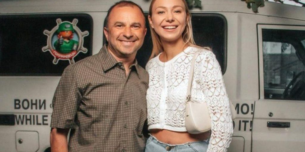 La chirurgia estetica tra pressione sociale e scelte personali: il caso della giovane blogger che sfida gli standard di bellezza