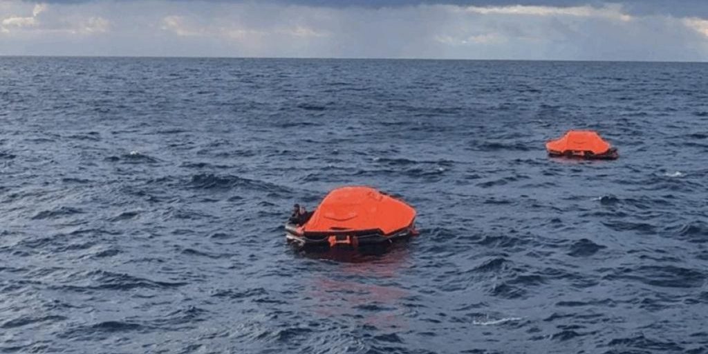 В Черном море затонуло грузовое судно: спасен украинский экипаж