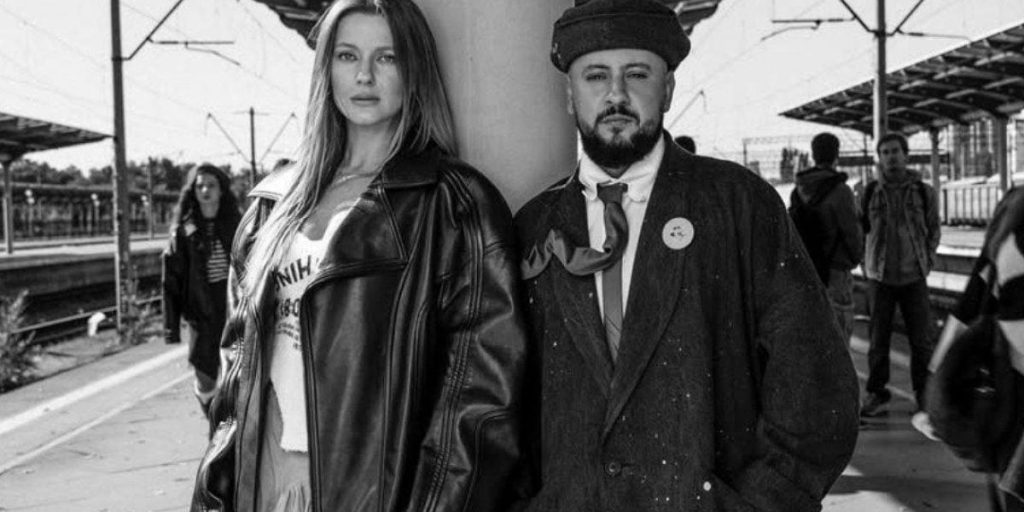 Монатик пошутил над известной певицей, которая уснула на съемках