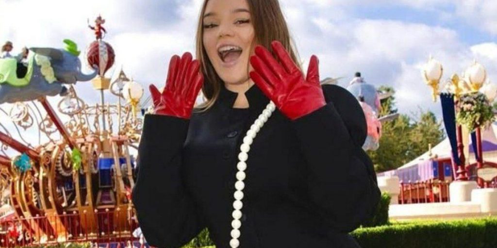 Una giovane blogger svela una procedura medica insolita paragonandola al parto