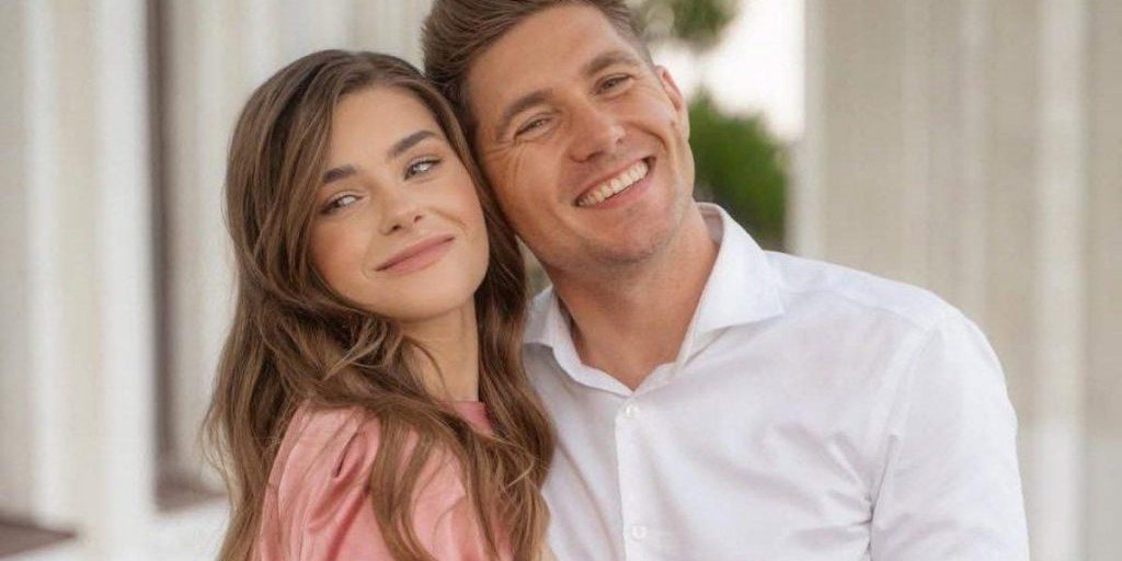 La Storia d'Amore di Ekaterina e Vladimir: Come il Sostegno e l'Empatia Hanno Conquistato il Cuore di un Conduttore Televisivo Dopo il Divorzio