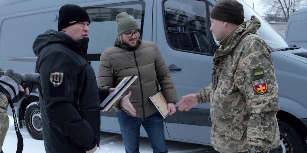 La 143ª brigata meccanizzata riceve un'ambulanza dal Team Ucraino