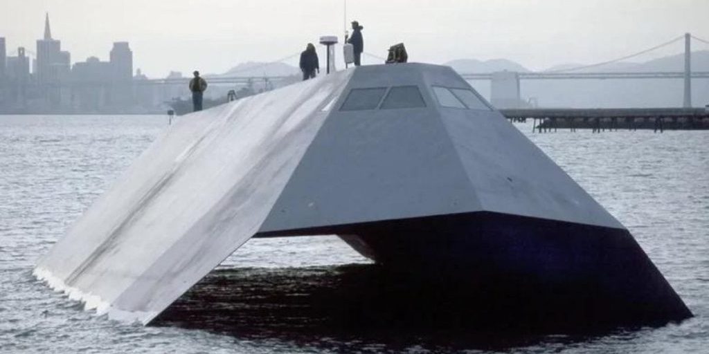 Sea Shadow: la nave stealth degli Stati Uniti nascosta per decenni