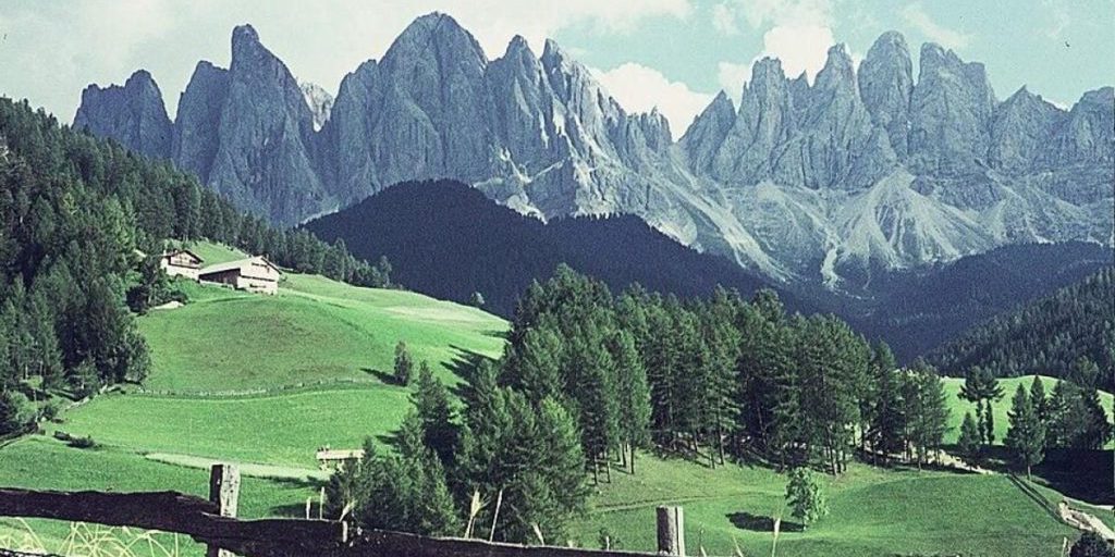 Resort italiano introduce zone riservate ai residenti per ridurre l'afflusso turistico straniero