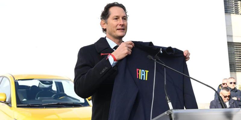 Elkann presenta la 500 ibrida a Mirafiori: Torino al centro del futuro Stellantis