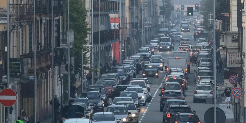 Torino blocca l'accesso ai diesel Euro 5 per combattere lo smog dal 20 al 23 dicembre