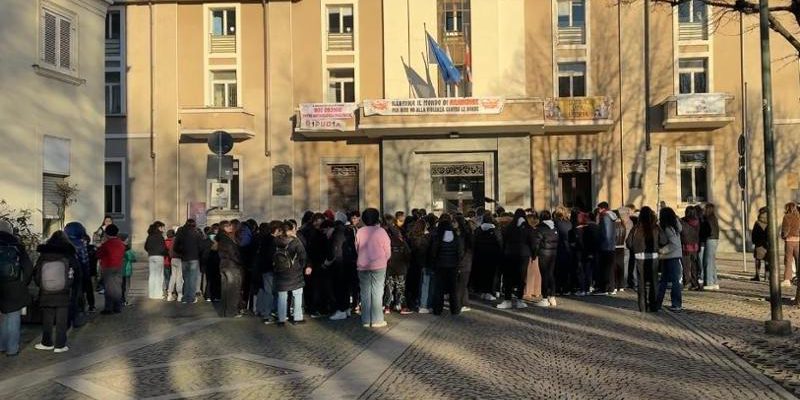 Pinerolo: opposizione all'accorpamento delle scuole per salvaguardare la qualità didattica