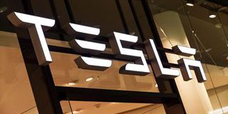 Tesla batte le stime sui ricavi, ma delude sugli utili