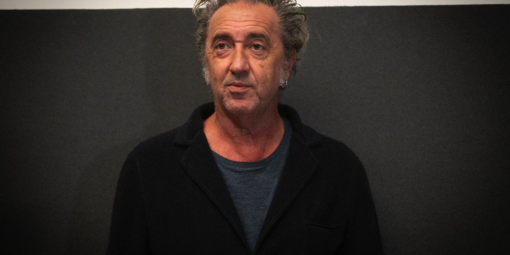 Paolo Sorrentino elogia Torino durante la presentazione di “La Grazia” al Cinema Nazionale.