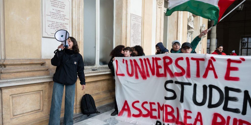 Studenti di UniTo protestano contro la chiusura di Palazzo Nuovo per motivi di sicurezza