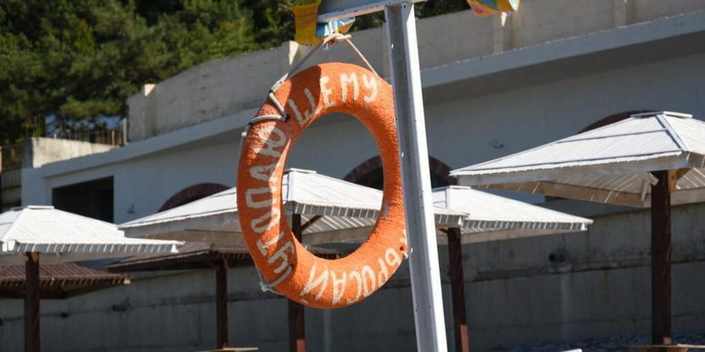 Пенсионерка погибла прямо на пляже в Сочи