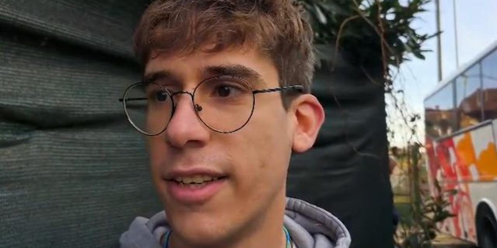 Incidente stradale ad Arignano: un autobus e un'auto coinvolti in uno scontro, un morto e 20 feriti