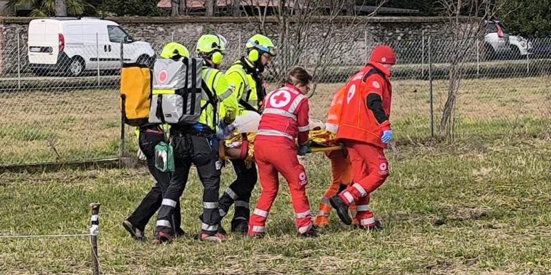 Uomo cade dal tetto di capannone a Castellamonte, è trasportato in elicottero al Cto