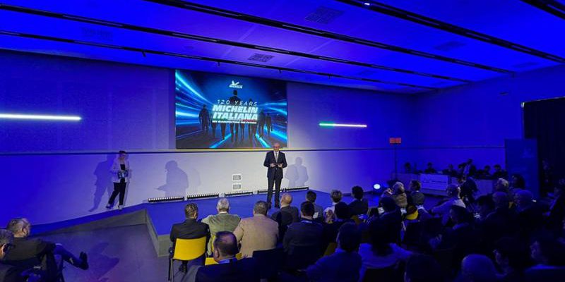 Michelin celebra 120 anni in Italia: la linea robotizzata di Cuneo la rende il stabilimento più innovativo
