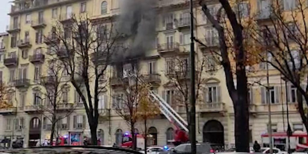 Incendio in un appartamento di Torino: donna di 70 anni gravemente ustionata trasportata in terapia intensiva