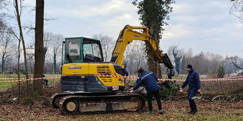 Un uomo muore a San Francesco al Campo per ramo caduto durante lavoro di potatura