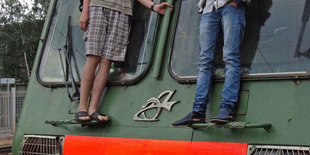 Труп обнаружен на крыше поезда на юге Москвы