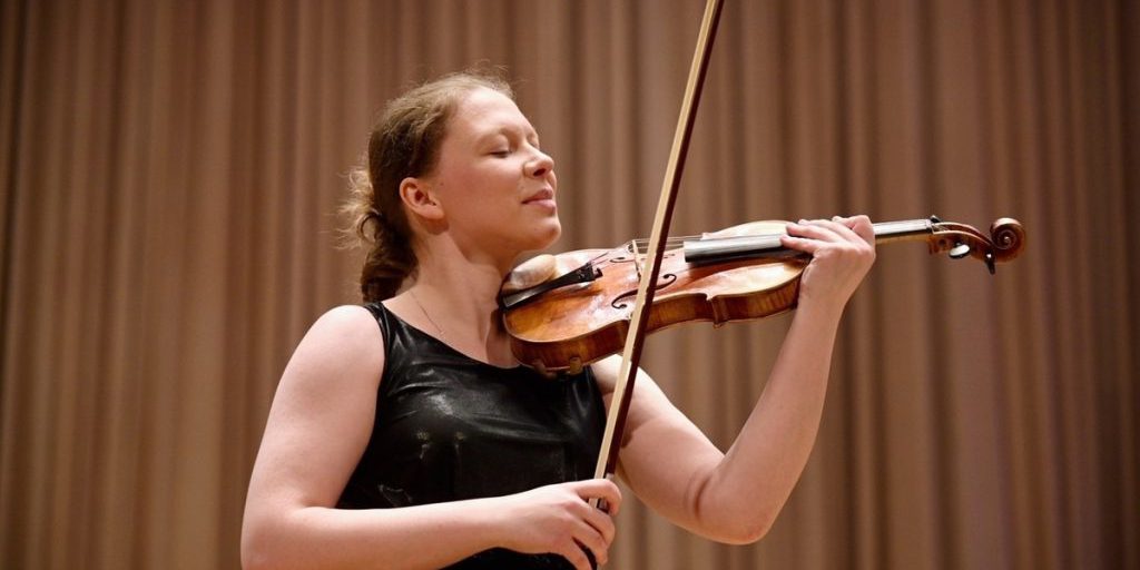 Maria Arteeva, giovane violinista di Voronež, vince il terzo premio al prestigioso Concorso internazionale di violino Viktor Tret'jakov a Krasnojarsk