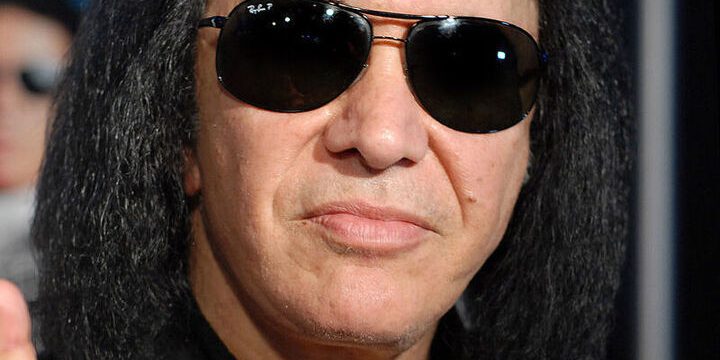 Бас-гитарист группы Kiss попал в аварию