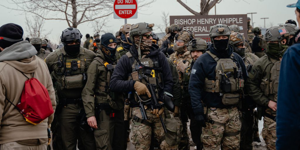 Il governo federale invia 1.000 agenti di immigrazione in Minnesota