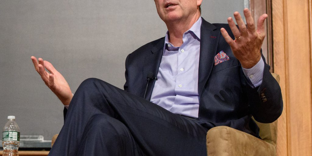 Giustizia USA valuta nuovi procedimenti contro l'ex direttore dell'FBI Comey dopo la respinta della causa originale