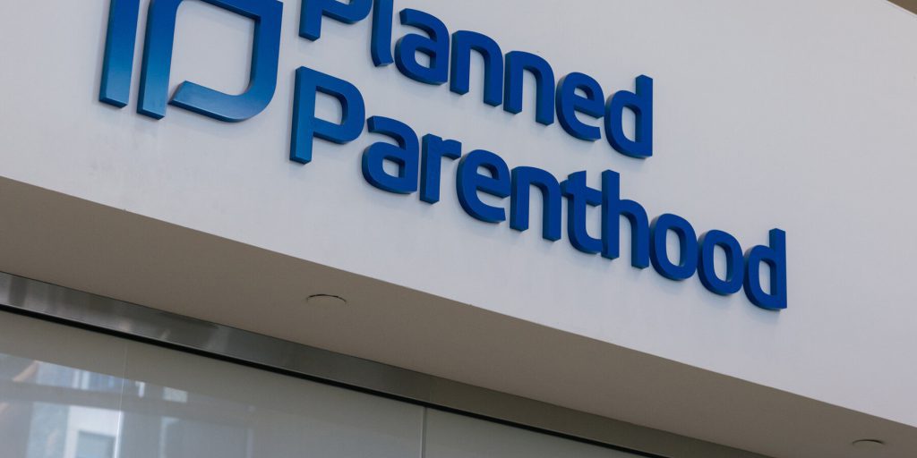 Tribunale di appello consente al governo di sospendere i finanziamenti a Planned Parenthood