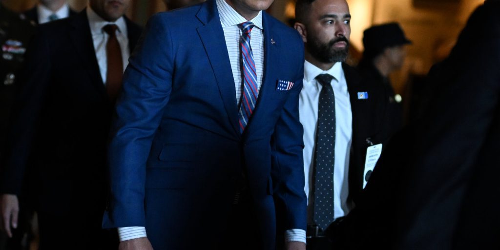 Stati Uniti colpiscono una barca con aereo che assomiglia a un velivolo civile: questioni di perfidia e norme di guerra