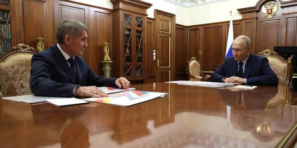 Олег Николаев поздравил Владимира Путина с Днём рождения