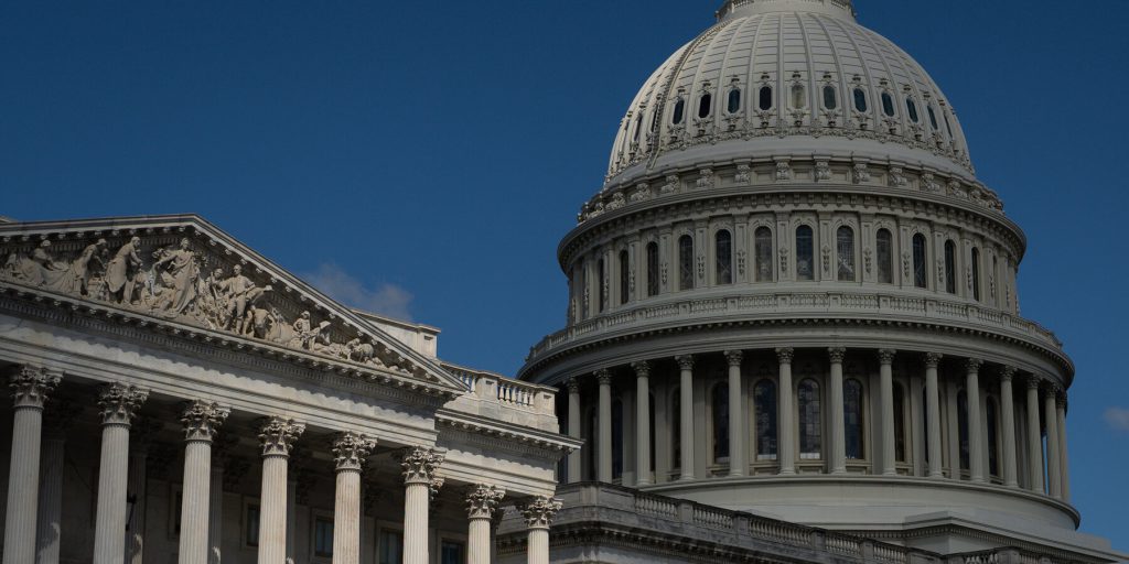 Ex dipendente del Congresso accusato di aver rubato 240 smartphone