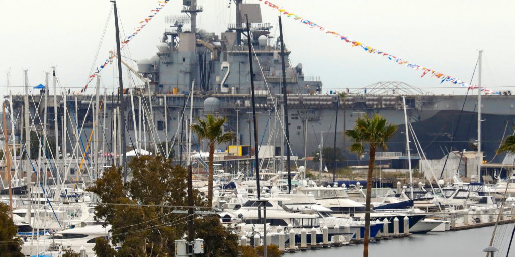 Ex marinaio della Marina degli Stati Uniti condannato a quasi 17 anni di carcere per spionaggio verso la Cina