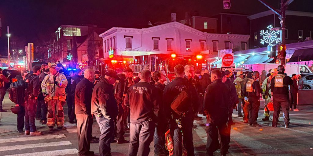 Studenti di Brown University si rifugiano dopo l'attacco di un tiratore sul campus