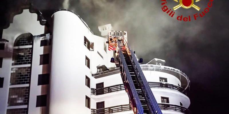 Incendio all'hotel Principi di Piemonte a Sestriere: evacuazione e riapertura prevista per Natale