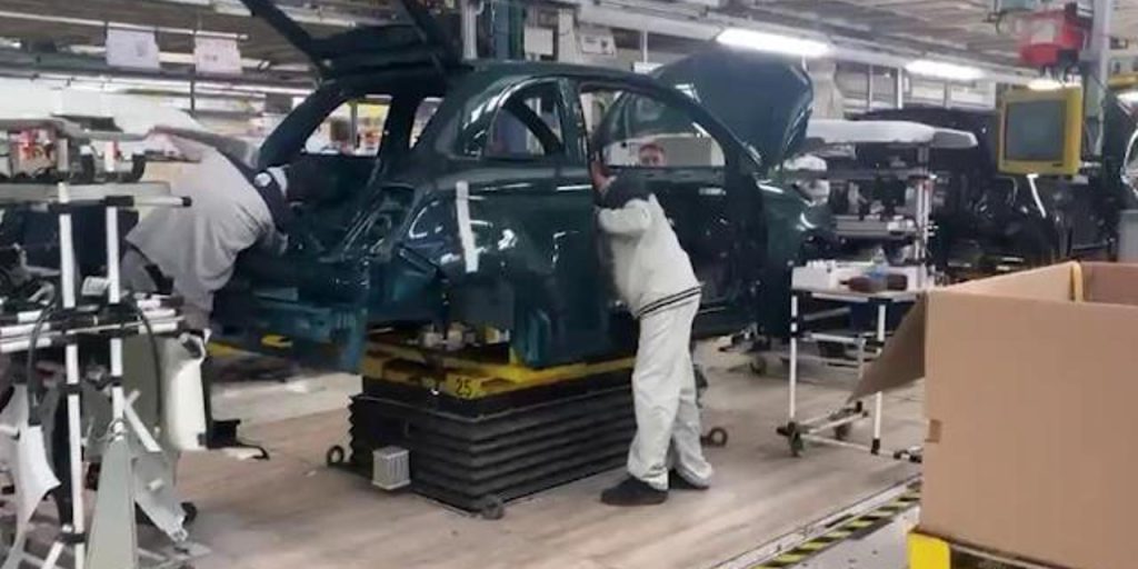 Torino apre la produzione della nuova Fiat 500 ibrida a Mirafiori