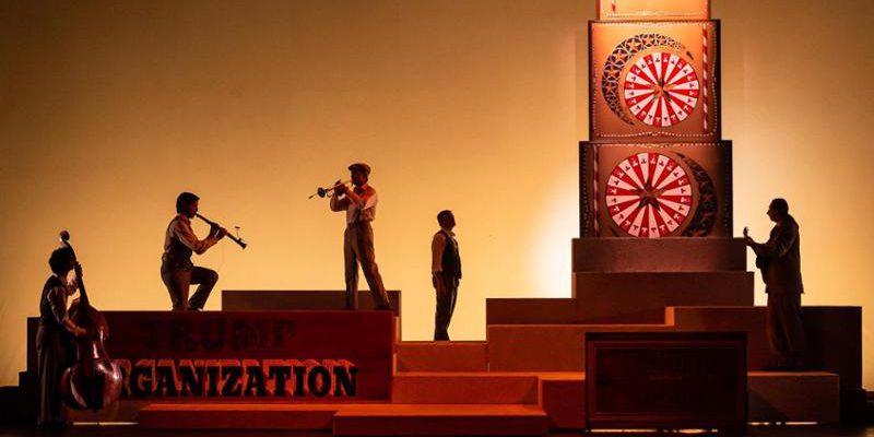 Stefano Massini al Teatro Carignano: una rappresentazione critica su Trump e il potere