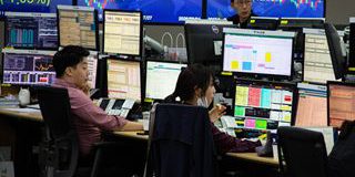 Mercati Asiatici in Bilico: Tokyo Registra una Seduta Mista con Occhi Puntati sulla Nuova Leadership Giapponese