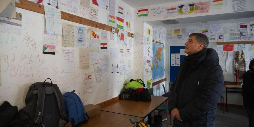 Cardinale Repole visita il rifugio Massi di Oulx per i migranti: la solidarietà tra uomini