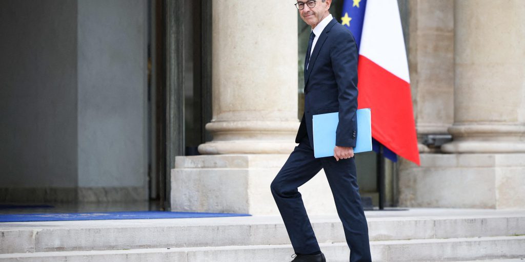 La Battaglia Politica sul Budget: Conseguenze e Sfide per il Futuro della Francia