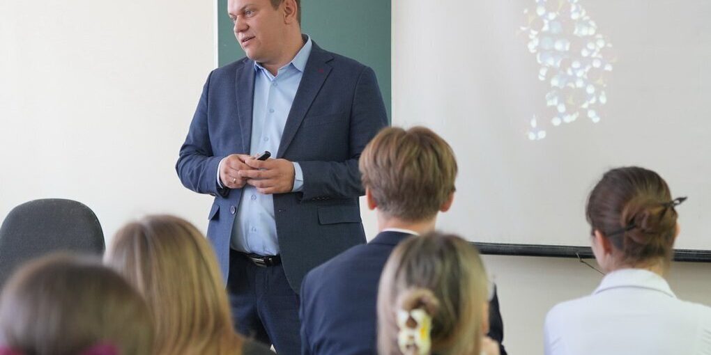 Цикл республиканских уроков "Основы генетики" стартовал в ДНР