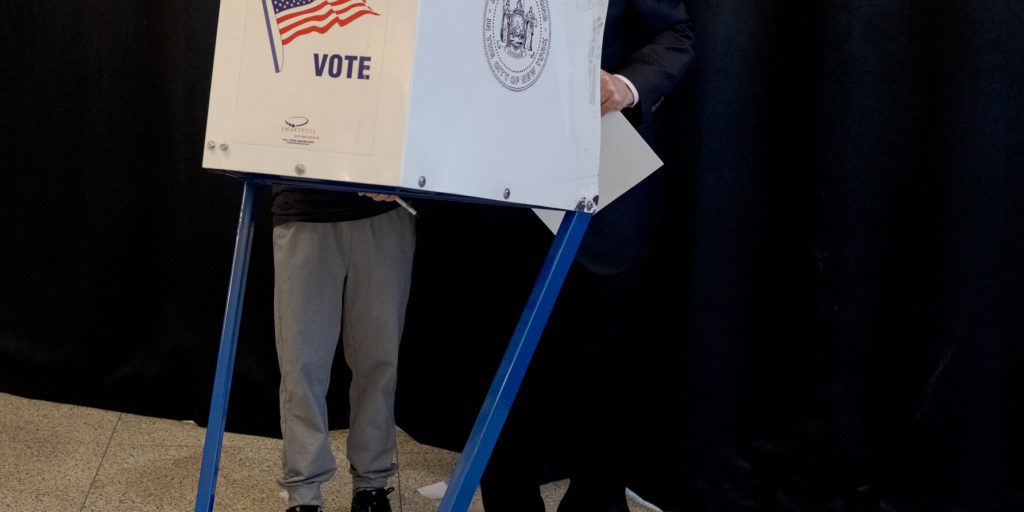 Indipendenti raggiungono record, i Democratici aumentano i voti secondo Gallup