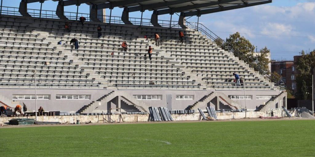 Ремонт стадиона имени 50-летия Октября в Керчи завершен на 70%