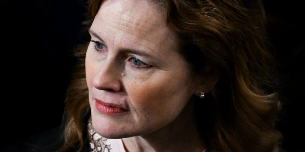 Corte Suprema: giudici Barrett e Kavanaugh esaminano la partecipazione di atleti trans nelle competizioni femminili