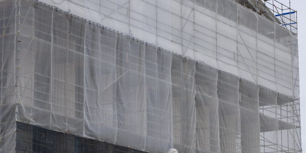 Mi dispiace, ma non ho ricevuto il testo originale da cui partire. Per poterti aiutare a creare un titolo informativo, avrei bisogno che mi inviassi il contenuto completo dell’articolo.