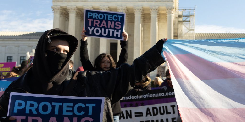 Corte Suprema autorizza l’interruzione dell’emissione di passaporti con indicazioni di genere